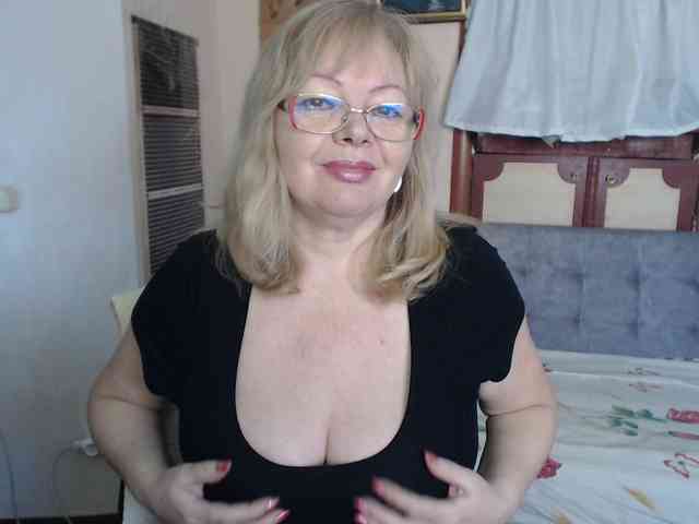 EvelynLoveShy webcam