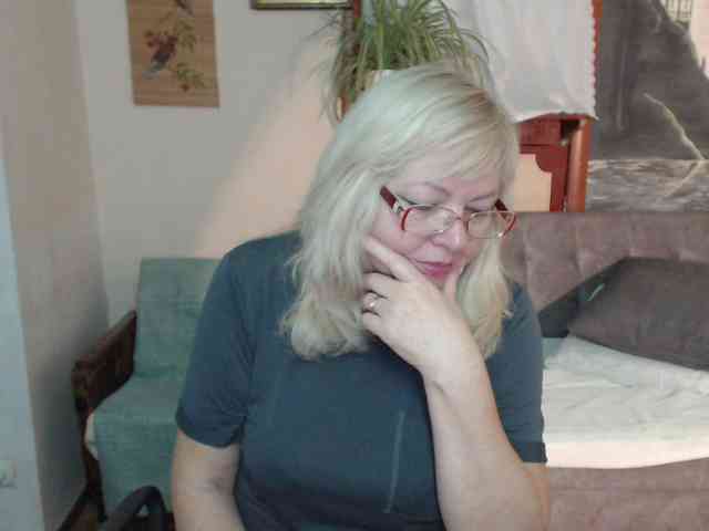 EvelynLoveShy webcam