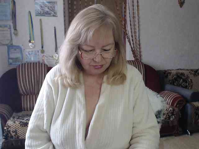 EvelynLoveShy webcam