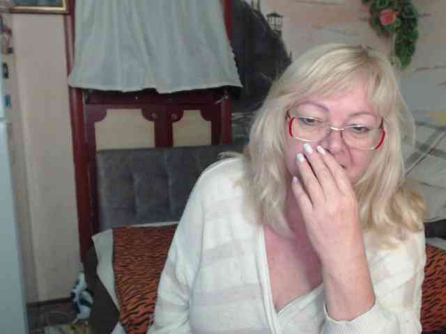 EvelynLoveShy webcam