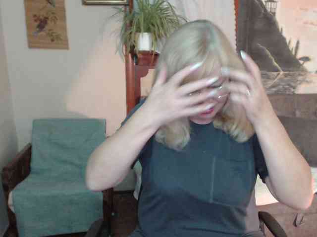 EvelynLoveShy webcam