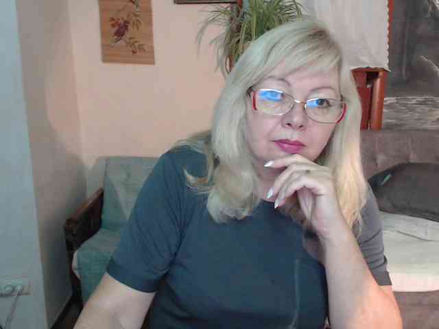 EvelynLoveShy webcam