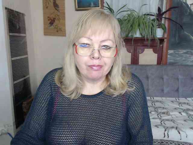 EvelynLoveShy webcam