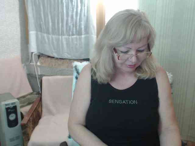 EvelynLoveShy webcam