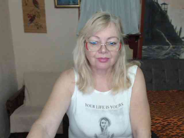 EvelynLoveShy webcam