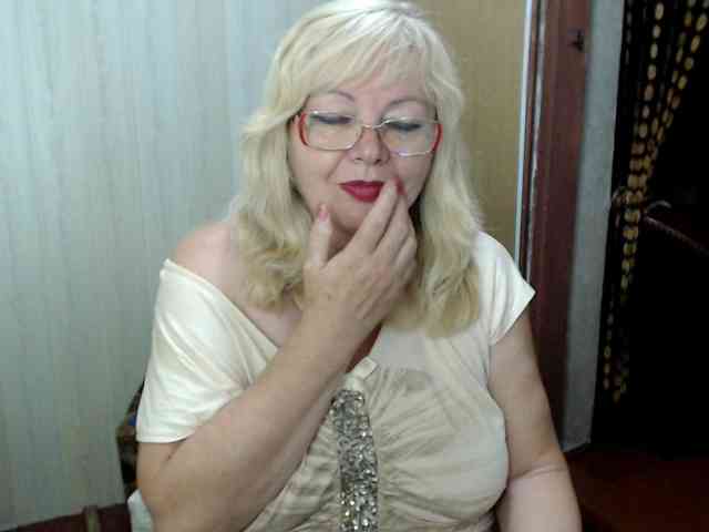 EvelynLoveShy webcam