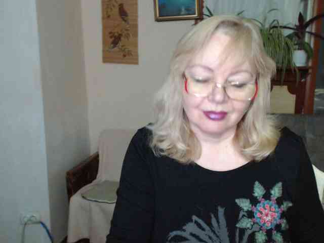 EvelynLoveShy webcam