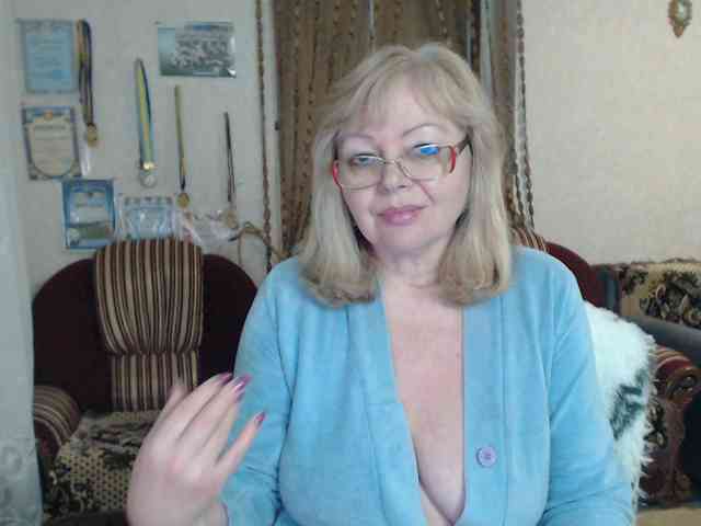 EvelynLoveShy webcam