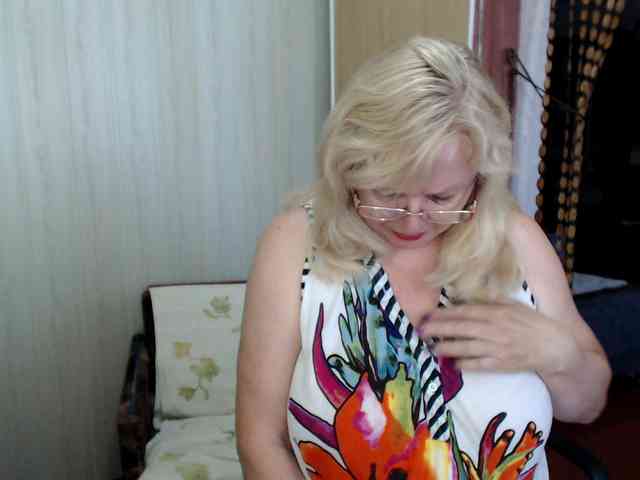 EvelynLoveShy webcam