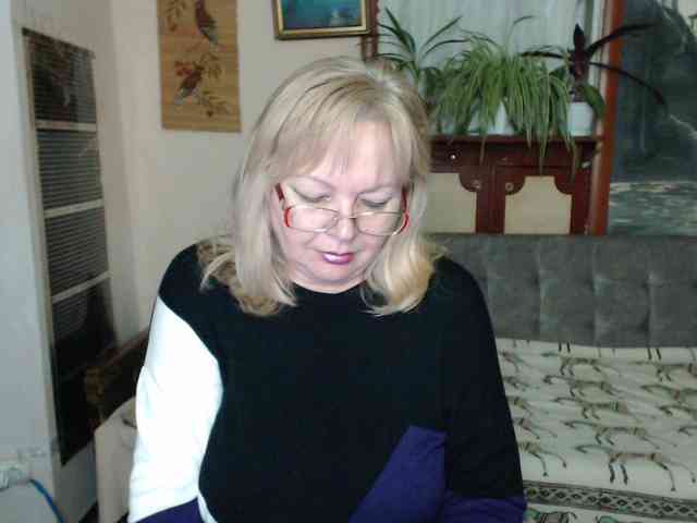 EvelynLoveShy webcam