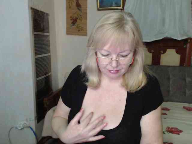 EvelynLoveShy webcam