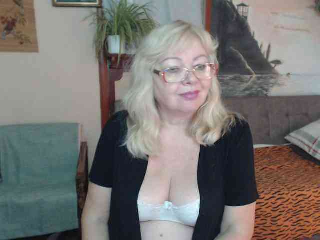 EvelynLoveShy webcam