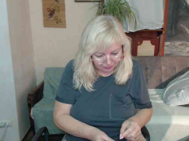 EvelynLoveShy webcam