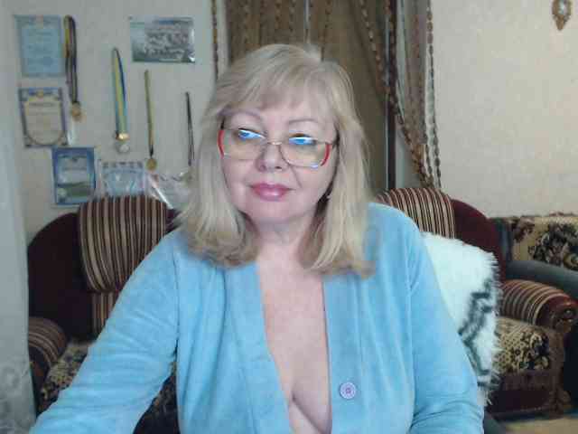 EvelynLoveShy webcam