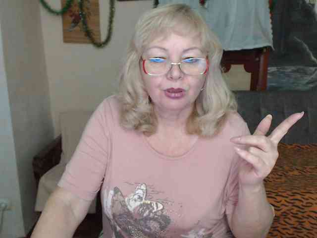 EvelynLoveShy webcam