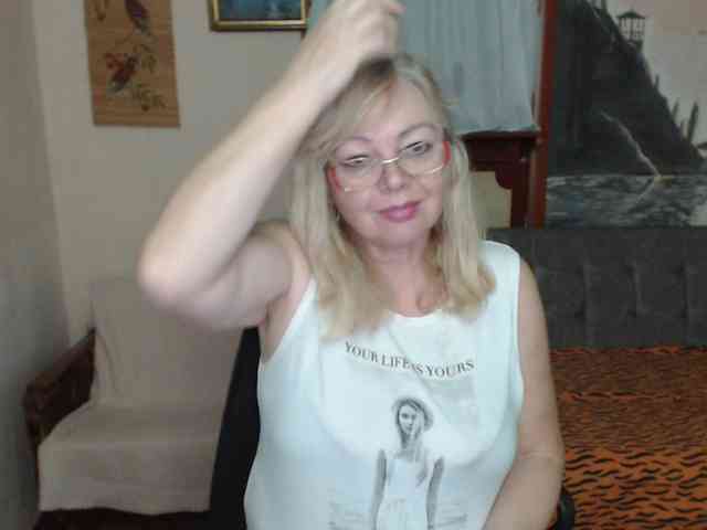 EvelynLoveShy webcam