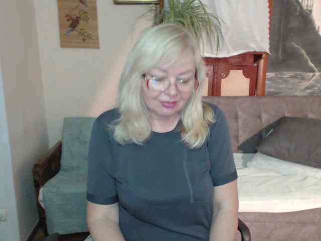 EvelynLoveShy webcam