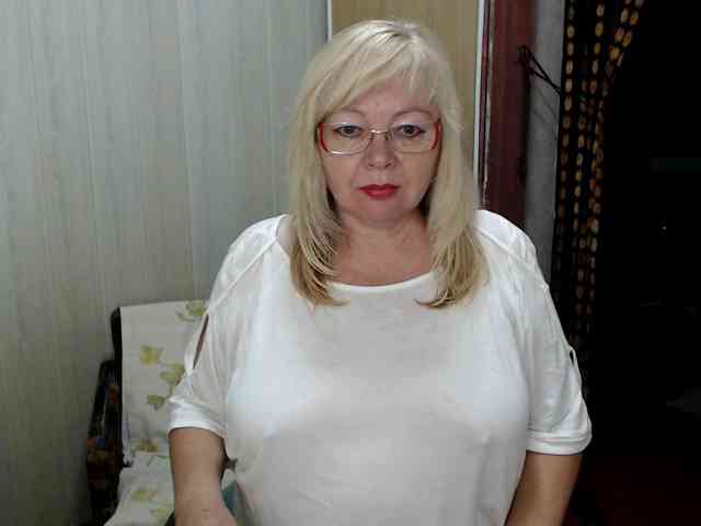 EvelynLoveShy webcam