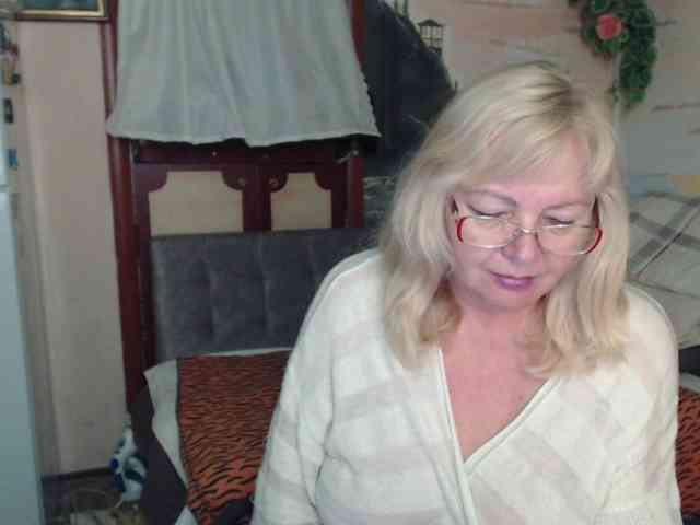 EvelynLoveShy webcam