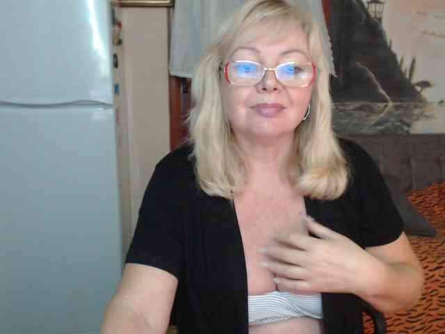 EvelynLoveShy webcam