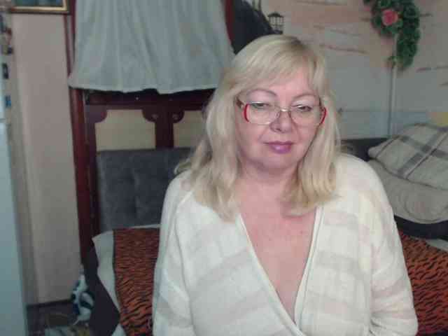 EvelynLoveShy webcam