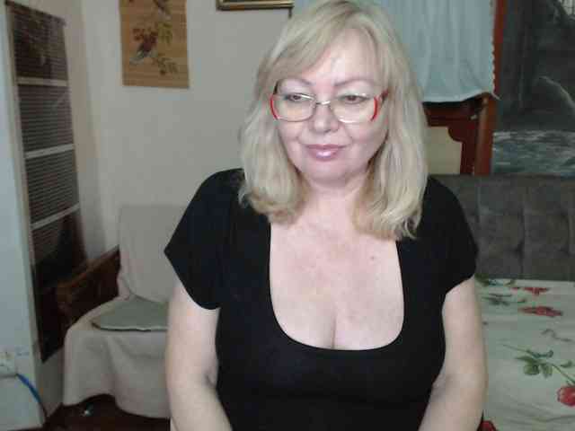 EvelynLoveShy webcam