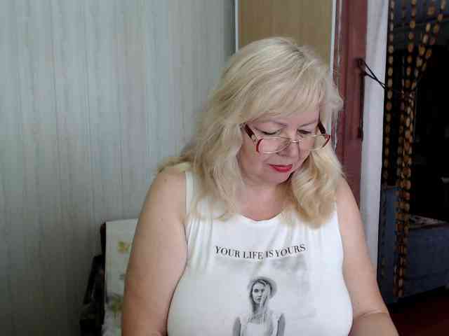 EvelynLoveShy webcam