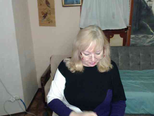 EvelynLoveShy webcam