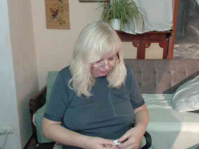 EvelynLoveShy webcam