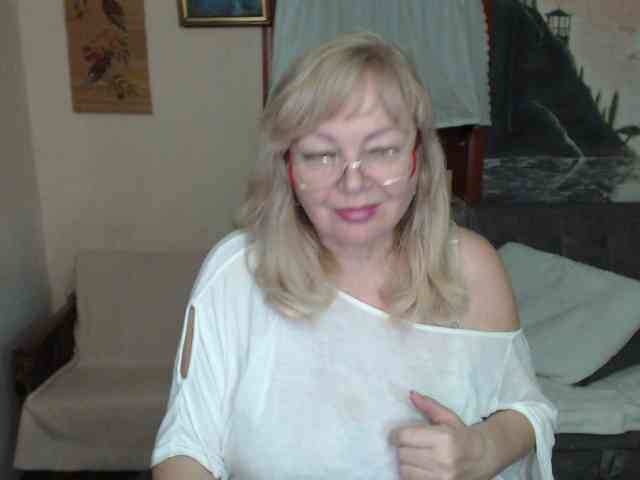 EvelynLoveShy webcam