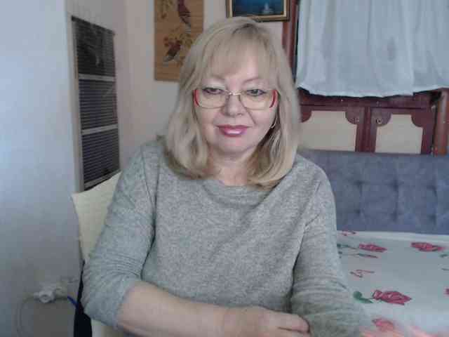 EvelynLoveShy webcam