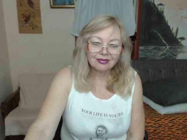 EvelynLoveShy webcam