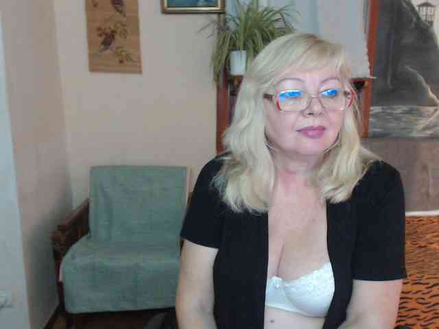EvelynLoveShy webcam