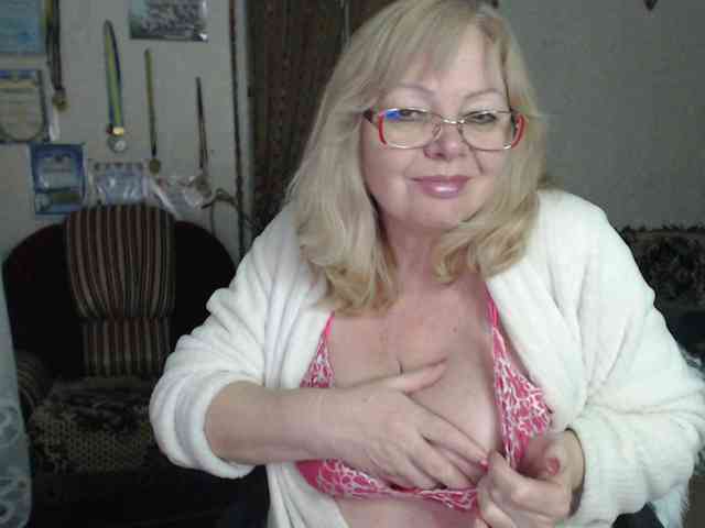 EvelynLoveShy webcam