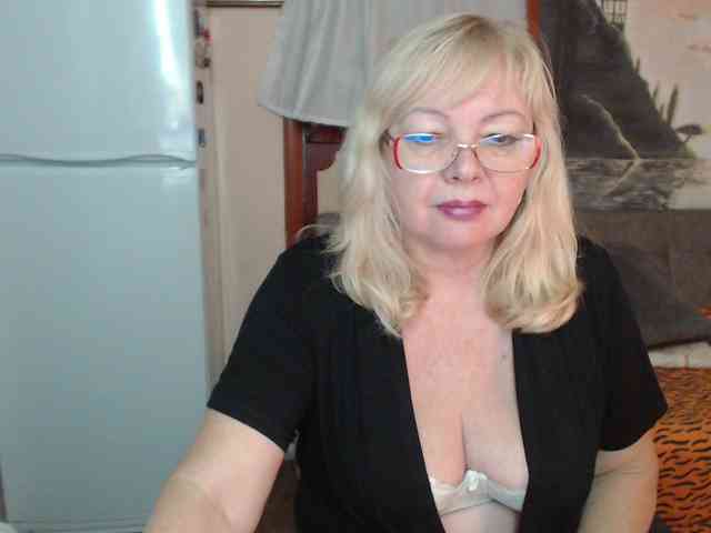EvelynLoveShy webcam