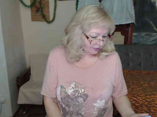 EvelynLoveShy webcam