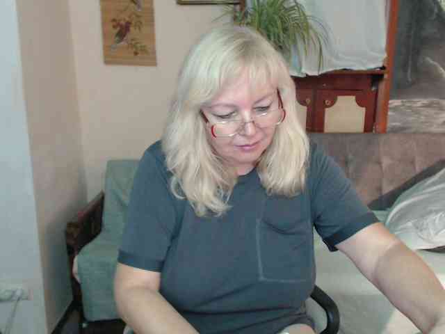 EvelynLoveShy webcam