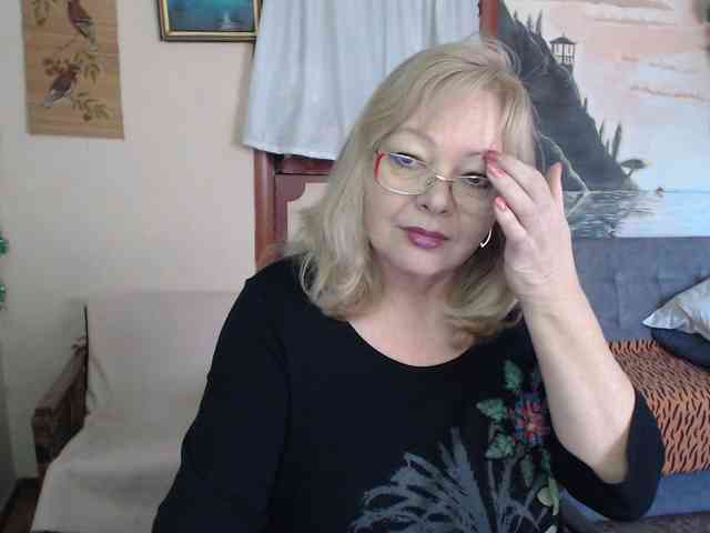 EvelynLoveShy webcam