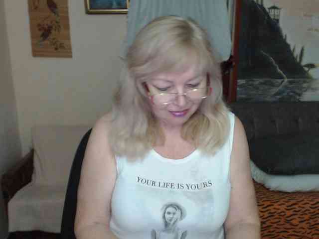 EvelynLoveShy webcam