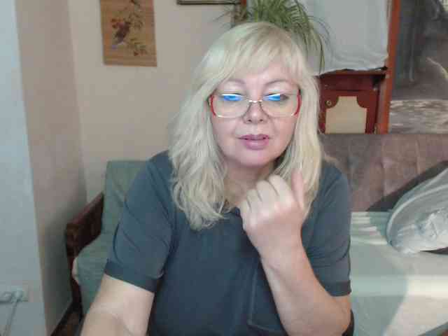 EvelynLoveShy webcam