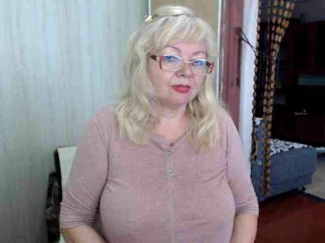 EvelynLoveShy webcam