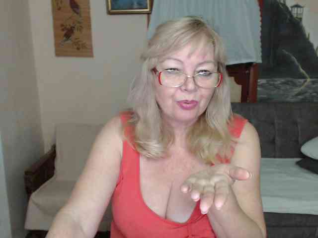 EvelynLoveShy webcam