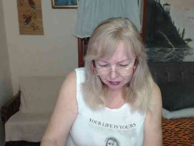 EvelynLoveShy webcam