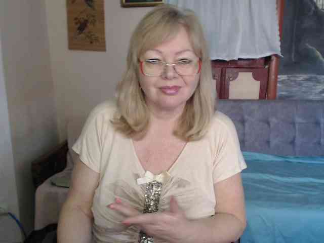 EvelynLoveShy webcam