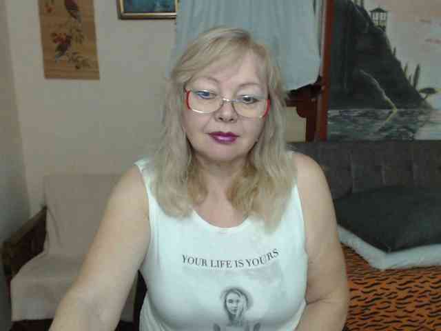 EvelynLoveShy webcam