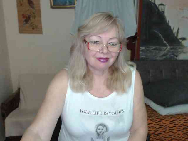 EvelynLoveShy webcam