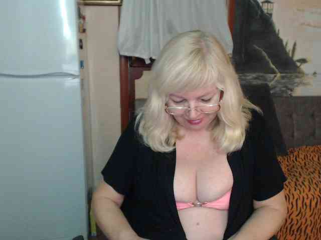 EvelynLoveShy webcam