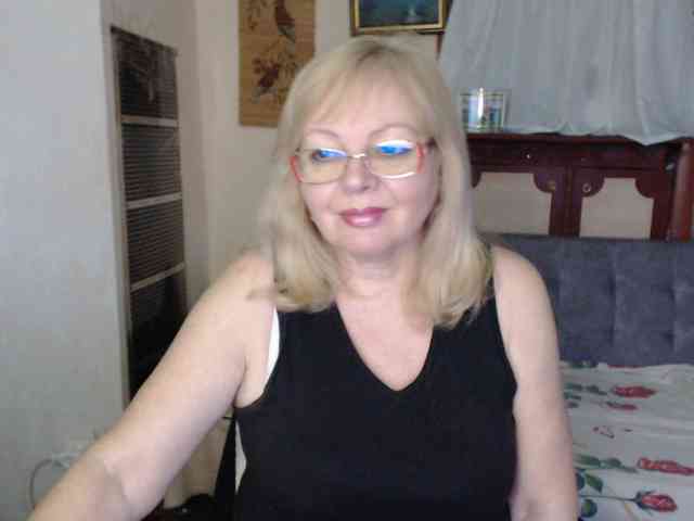 EvelynLoveShy webcam