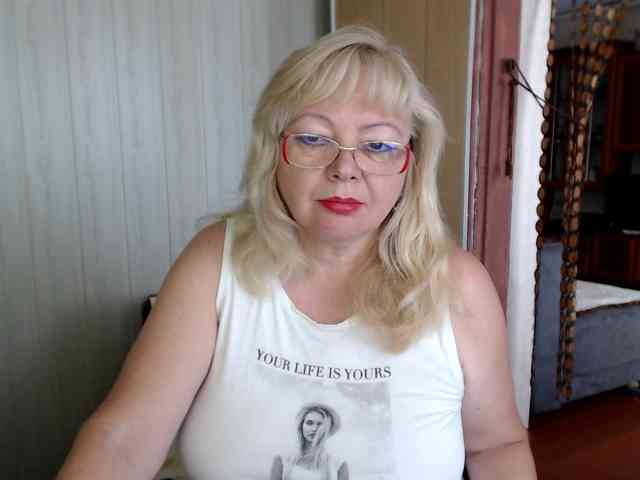 EvelynLoveShy webcam