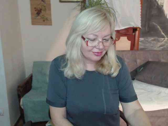 EvelynLoveShy webcam